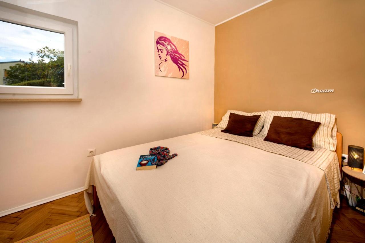 B Apartment ราฟนี ภายนอก รูปภาพ