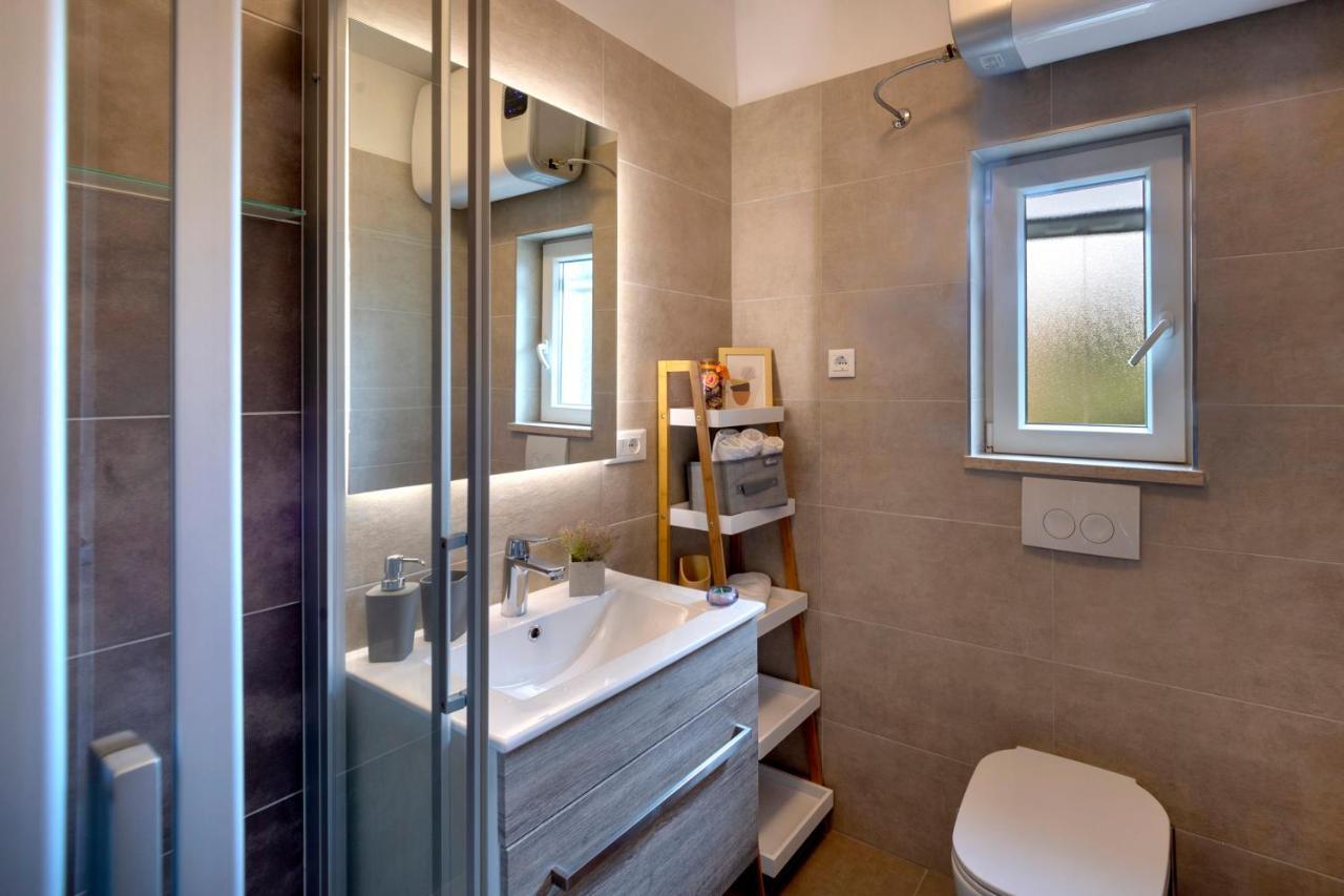 B Apartment ราฟนี ภายนอก รูปภาพ
